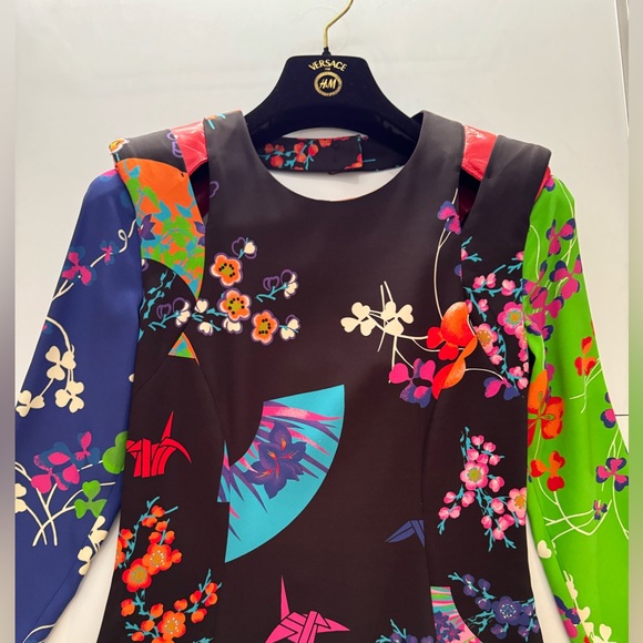 Versace X H&M Dress, complete with original hanger and garment bag - Picture 4 of 16